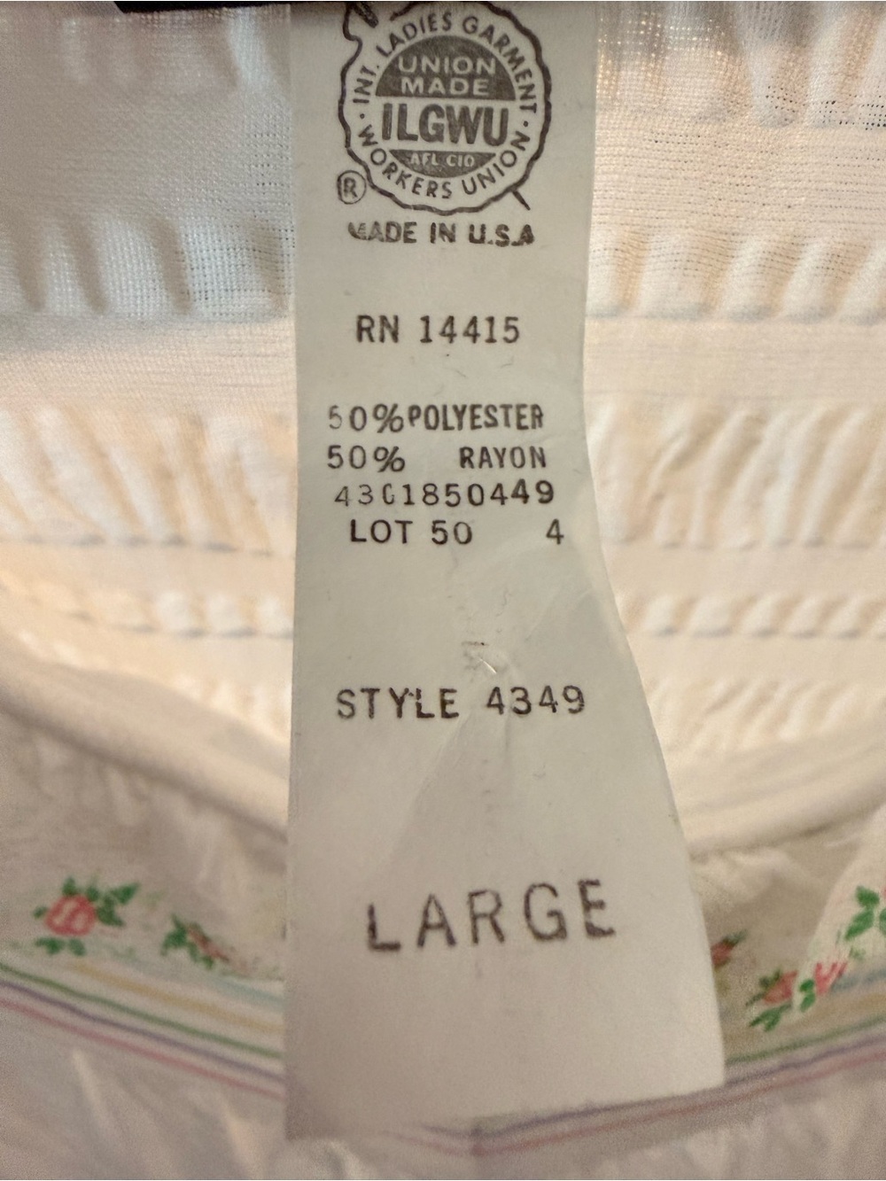 EUC! Vintage Lisanne White Embroidered Poly/Rayon Nightgown/Housedress - Picture 4 of 6